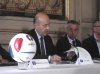 L'Euro 2016 à Bordeaux:le billet symbolique à Alain Juppé