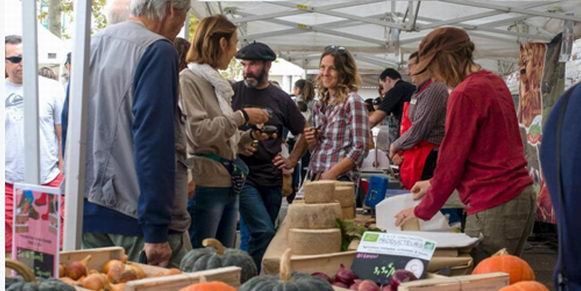 Marché complice en vue à Saint-Jean-de-Luz